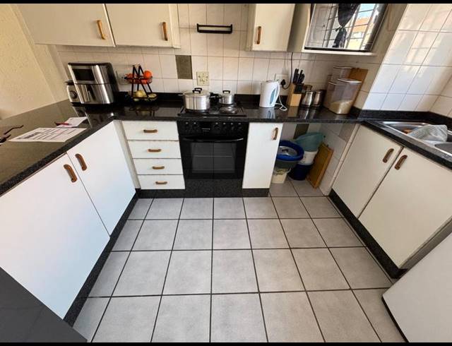 2 BEDROOM TOWNHOUSE FOR SALE IN GLEN MARAIS